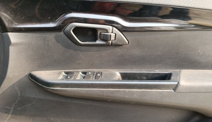 2018 Mahindra Kuv100 K8 6 STR, Petrol, Manual, 44,360 km, Driver Side Door Panel Controls