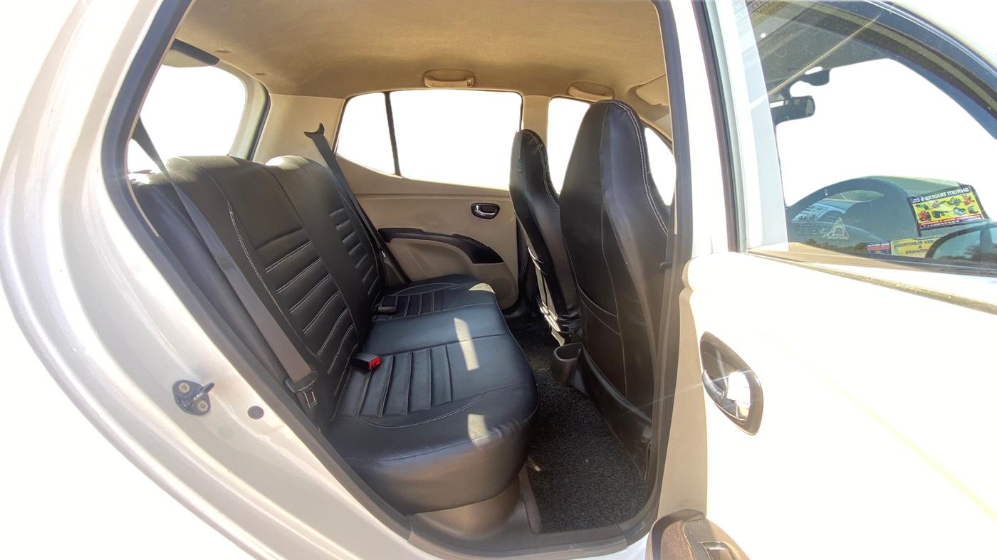2014 Hyundai i10 SPORTZ 1.1, Petrol, Manual, 47,000 km, Right Side Rear Door Cabin