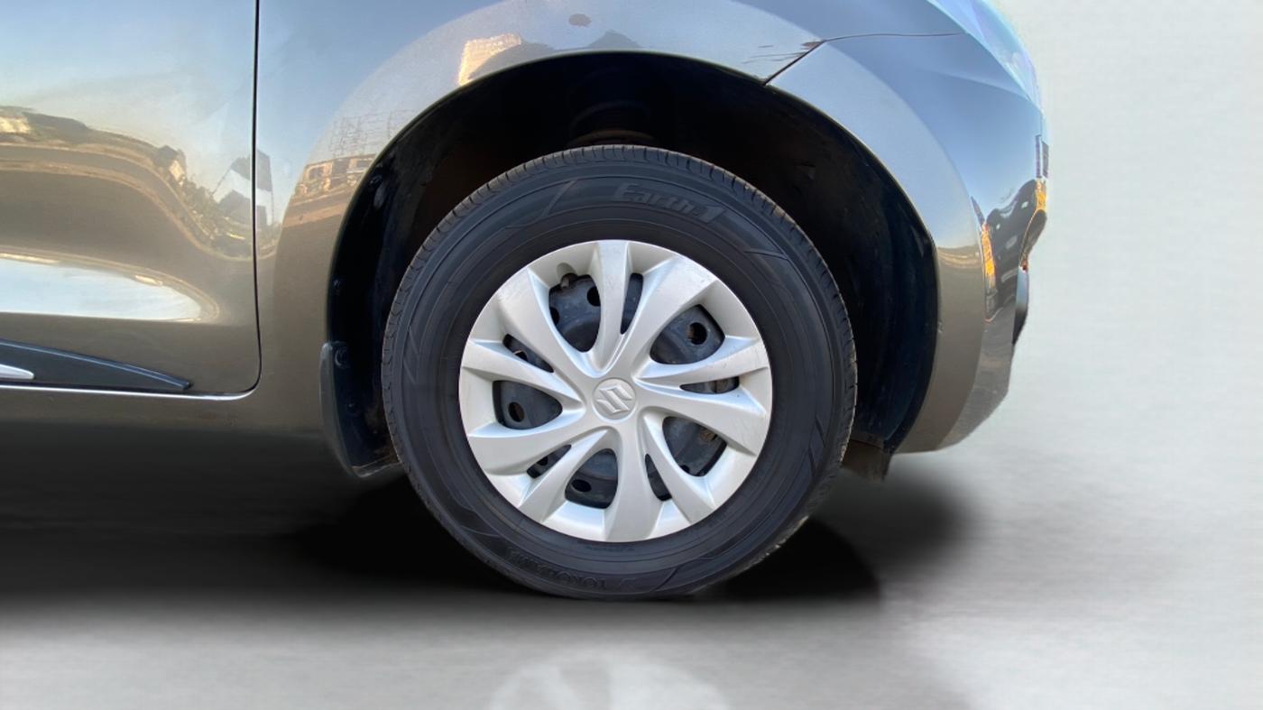 2020 Maruti Swift VXI, Petrol, Manual, 67,000 km, Right Front Wheel