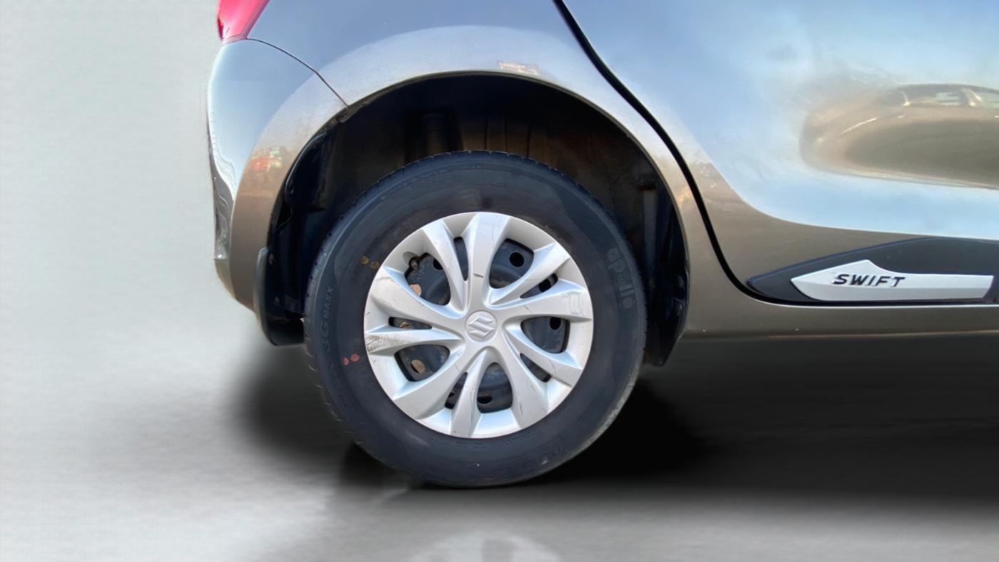 2020 Maruti Swift VXI, Petrol, Manual, 67,000 km, Right Rear Wheel