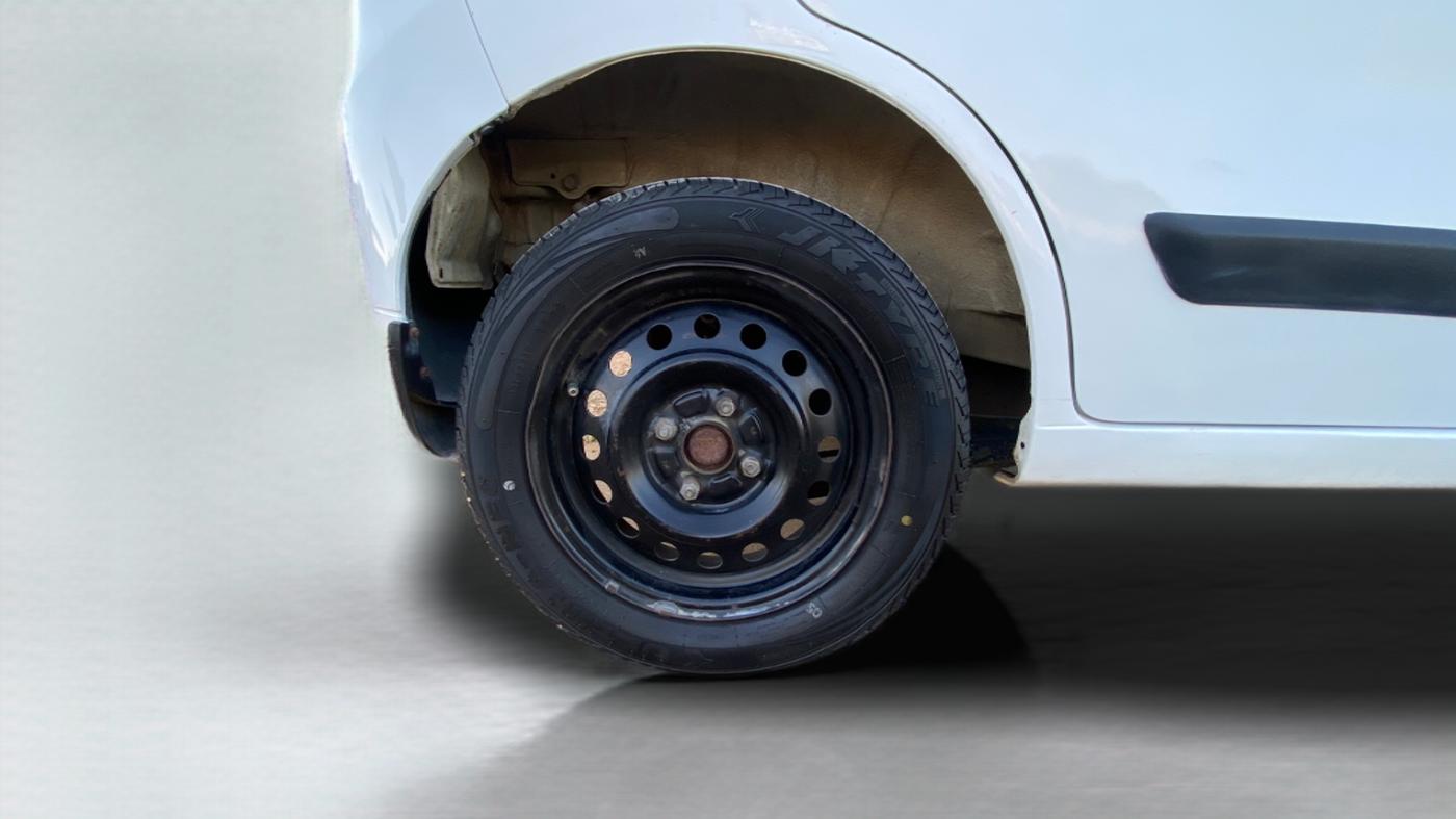 2016 Maruti Wagon R 1.0 VXI, Petrol, Manual, 1,05,000 km, Right Rear Wheel