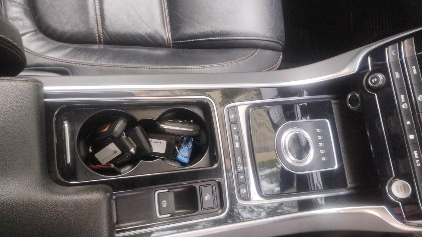 2018 Jaguar XE PRESTIGE DIESEL, Diesel, Automatic, 54,179 km, Gear Lever