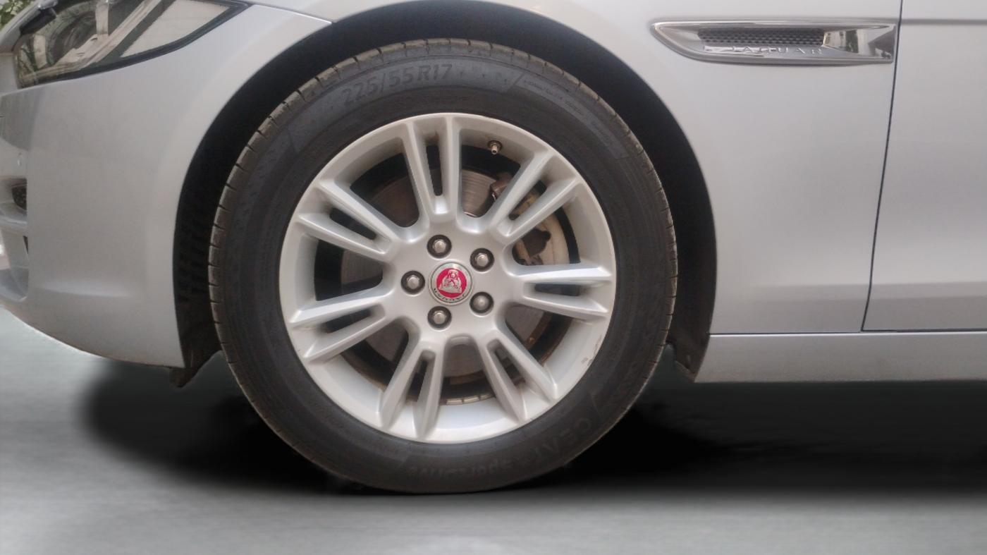 2018 Jaguar XE PRESTIGE DIESEL, Diesel, Automatic, 54,179 km, Left Front Wheel