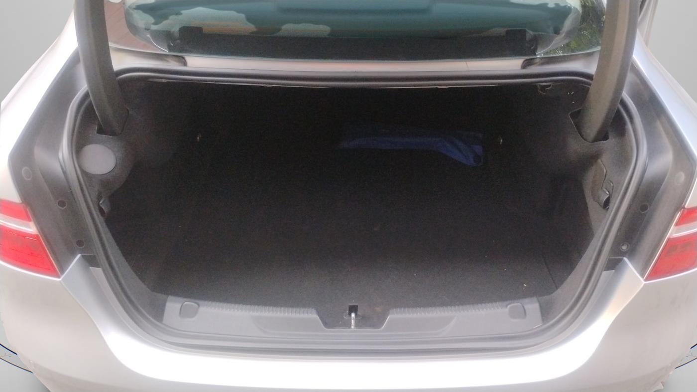 2018 Jaguar XE PRESTIGE DIESEL, Diesel, Automatic, 54,179 km, Boot Inside