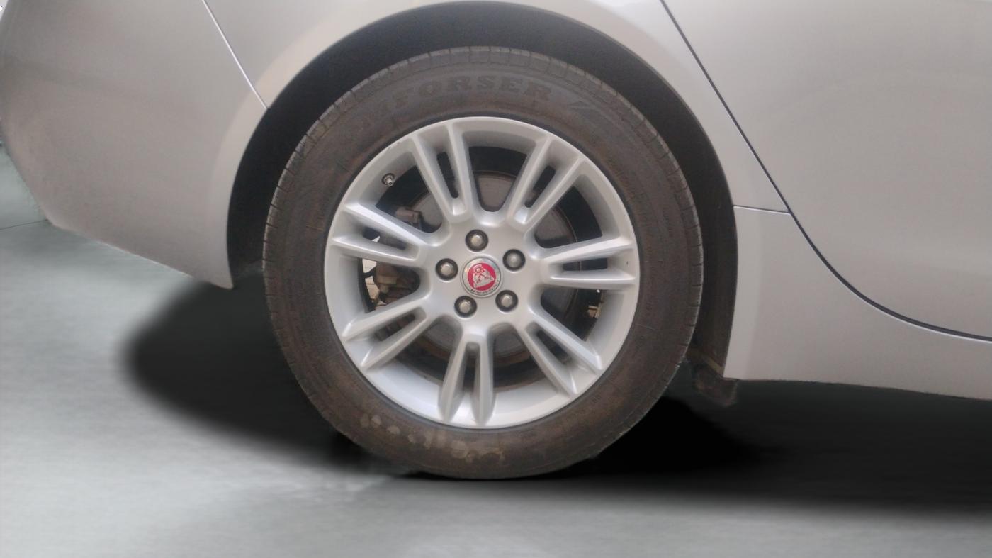 2018 Jaguar XE PRESTIGE DIESEL, Diesel, Automatic, 54,179 km, Right Rear Wheel