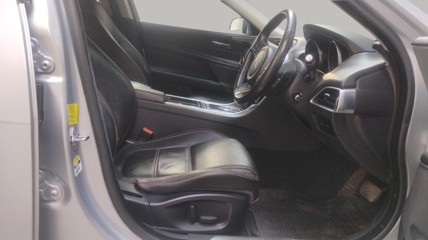 2018 Jaguar XE PRESTIGE DIESEL, Diesel, Automatic, 54,179 km, Right Side Front Door Cabin
