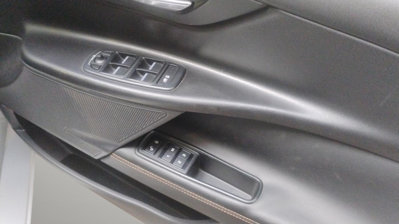 2018 Jaguar XE PRESTIGE DIESEL, Diesel, Automatic, 54,179 km, Driver Side Door Panel Controls