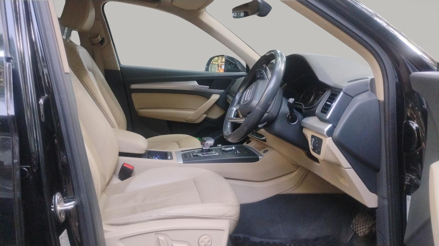 2018 Audi Q5 35 TDI PREMIUM PLUS, Diesel, Automatic, 77,669 km, Right Side Front Door Cabin