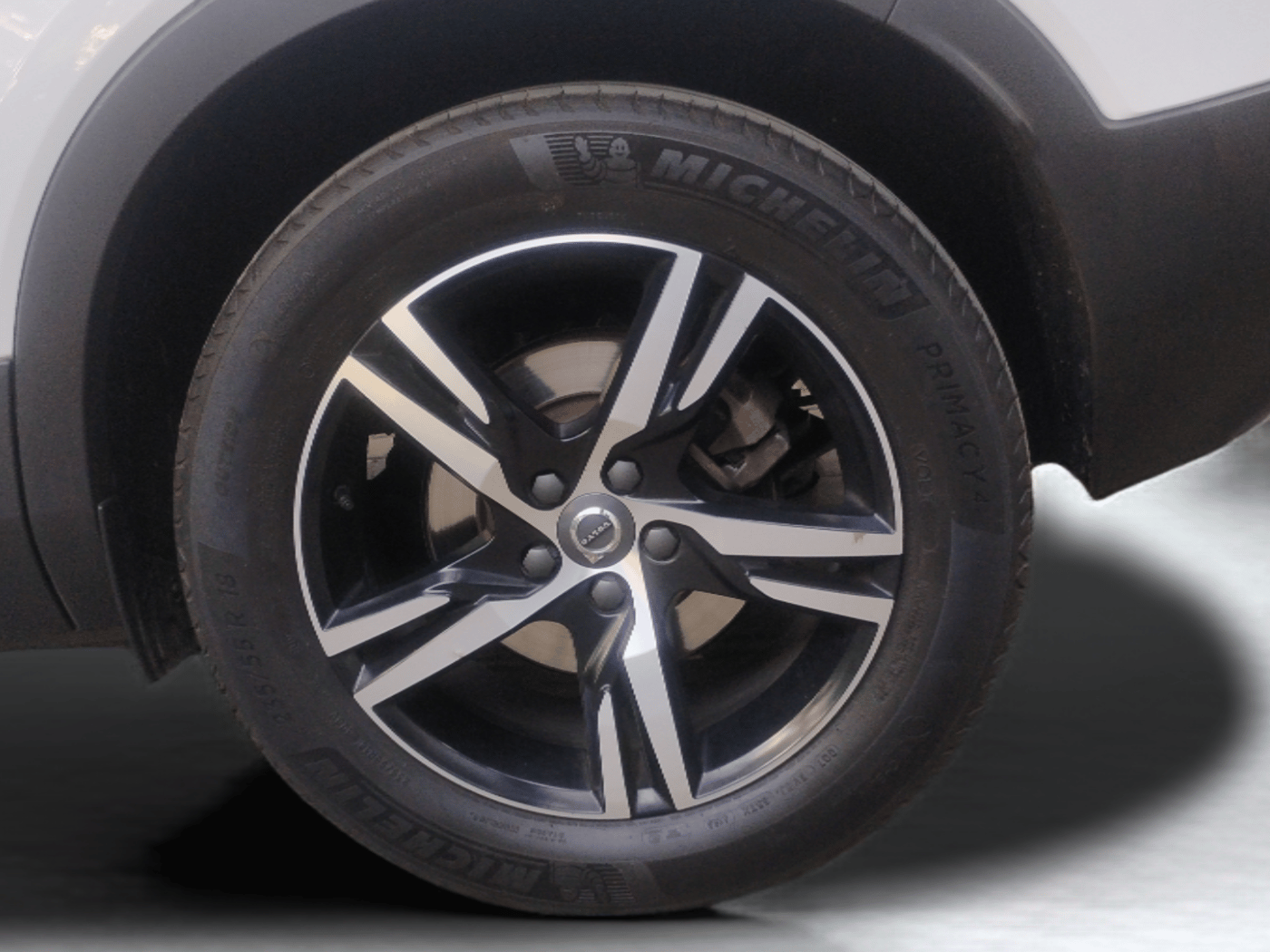 2021 Volvo XC 40 T4 R Design, Petrol, Automatic, 70,618 km, Left Rear Wheel