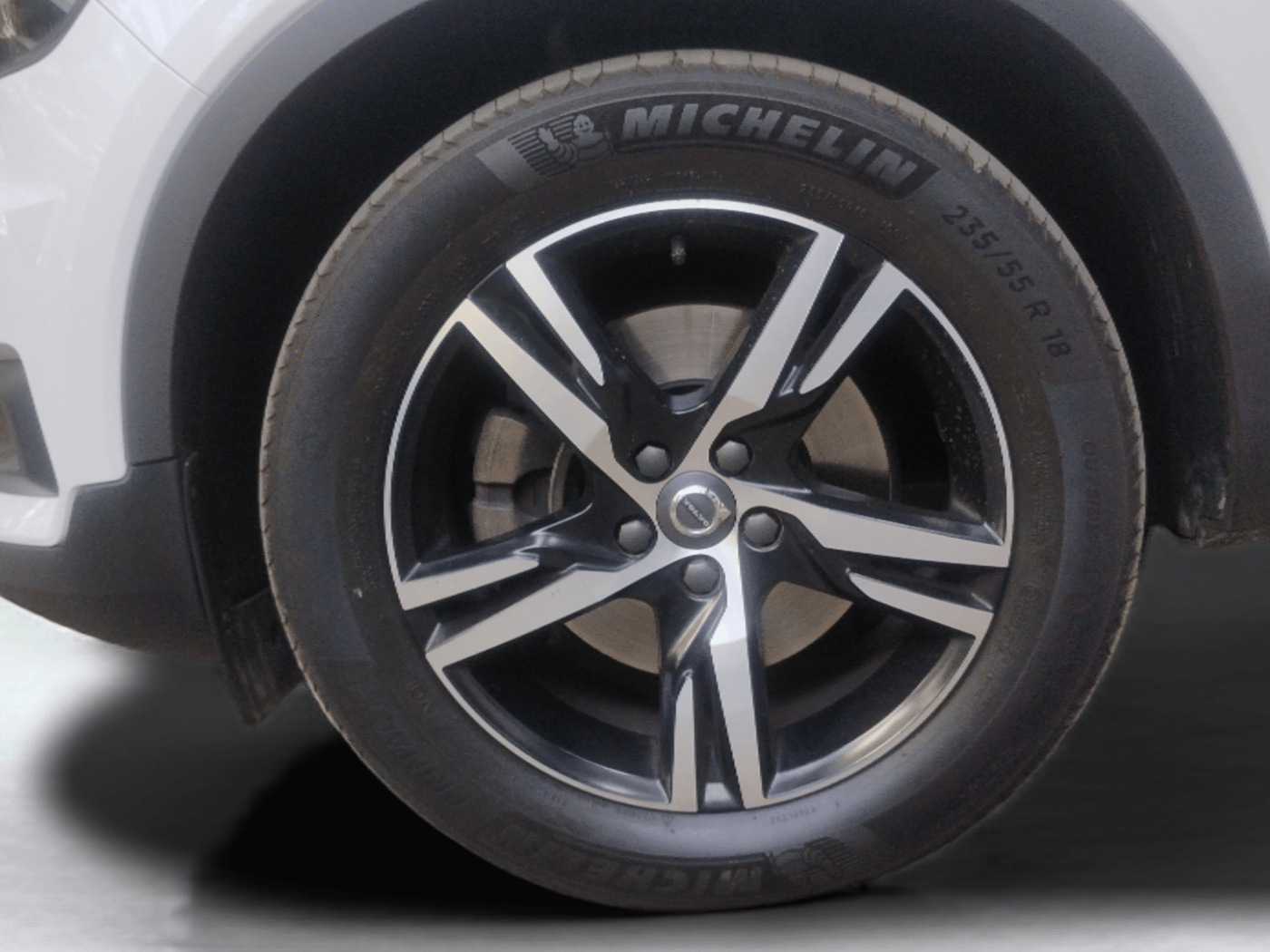 2021 Volvo XC 40 T4 R Design, Petrol, Automatic, 70,618 km, Left Front Wheel