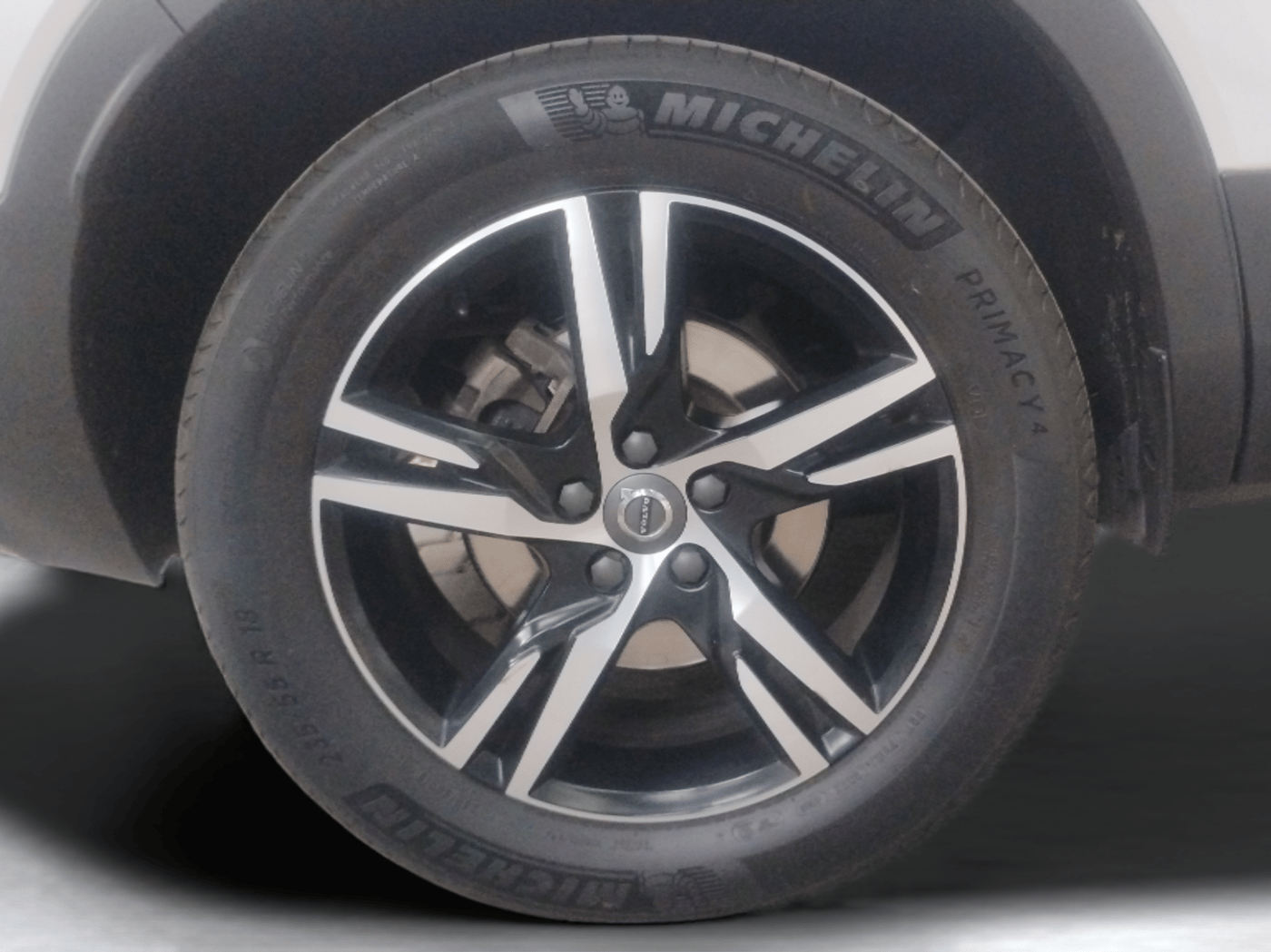 2021 Volvo XC 40 T4 R Design, Petrol, Automatic, 70,618 km, Right Rear Wheel