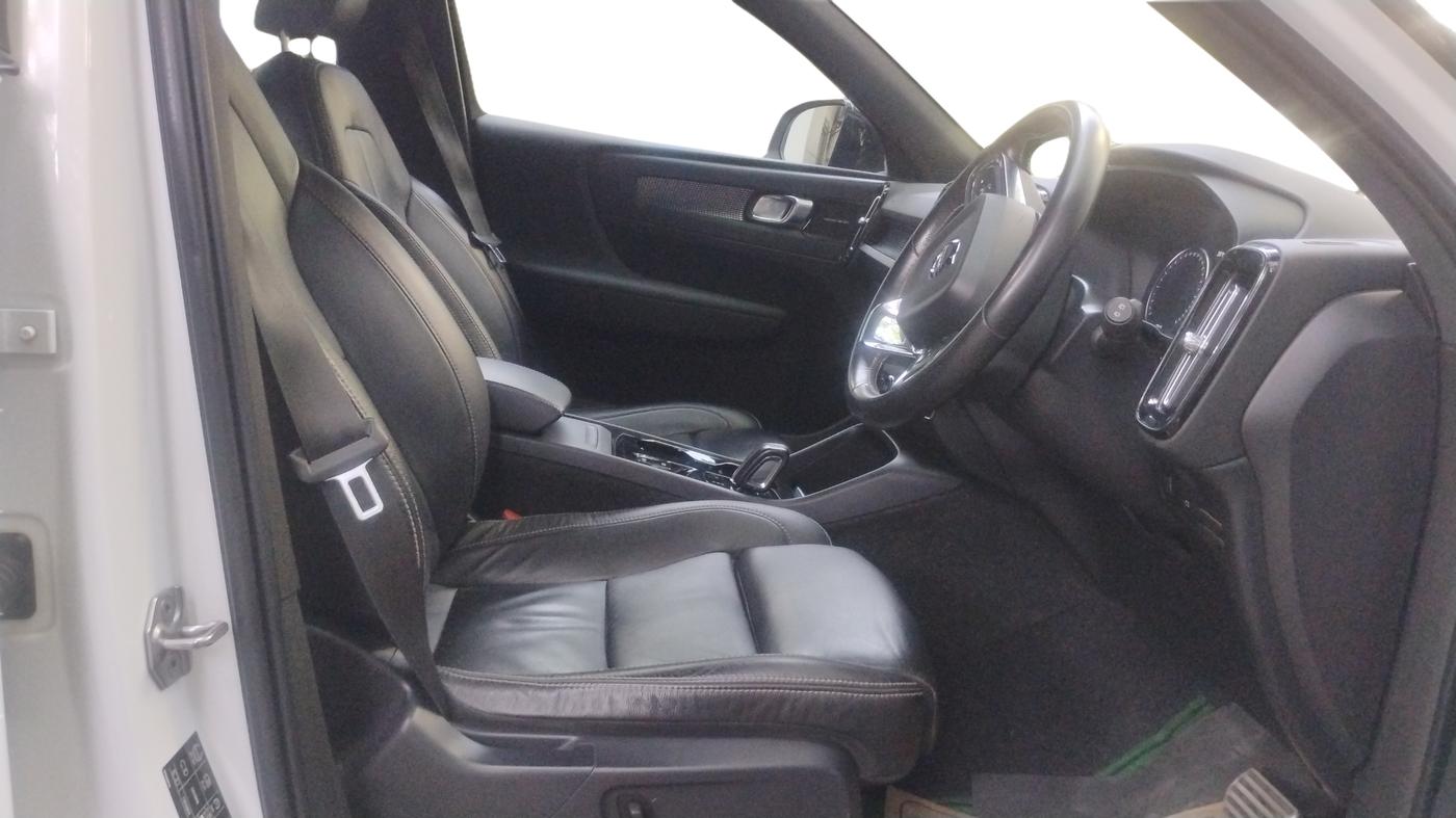 2021 Volvo XC 40 T4 R Design, Petrol, Automatic, 70,618 km, Right Side Front Door Cabin