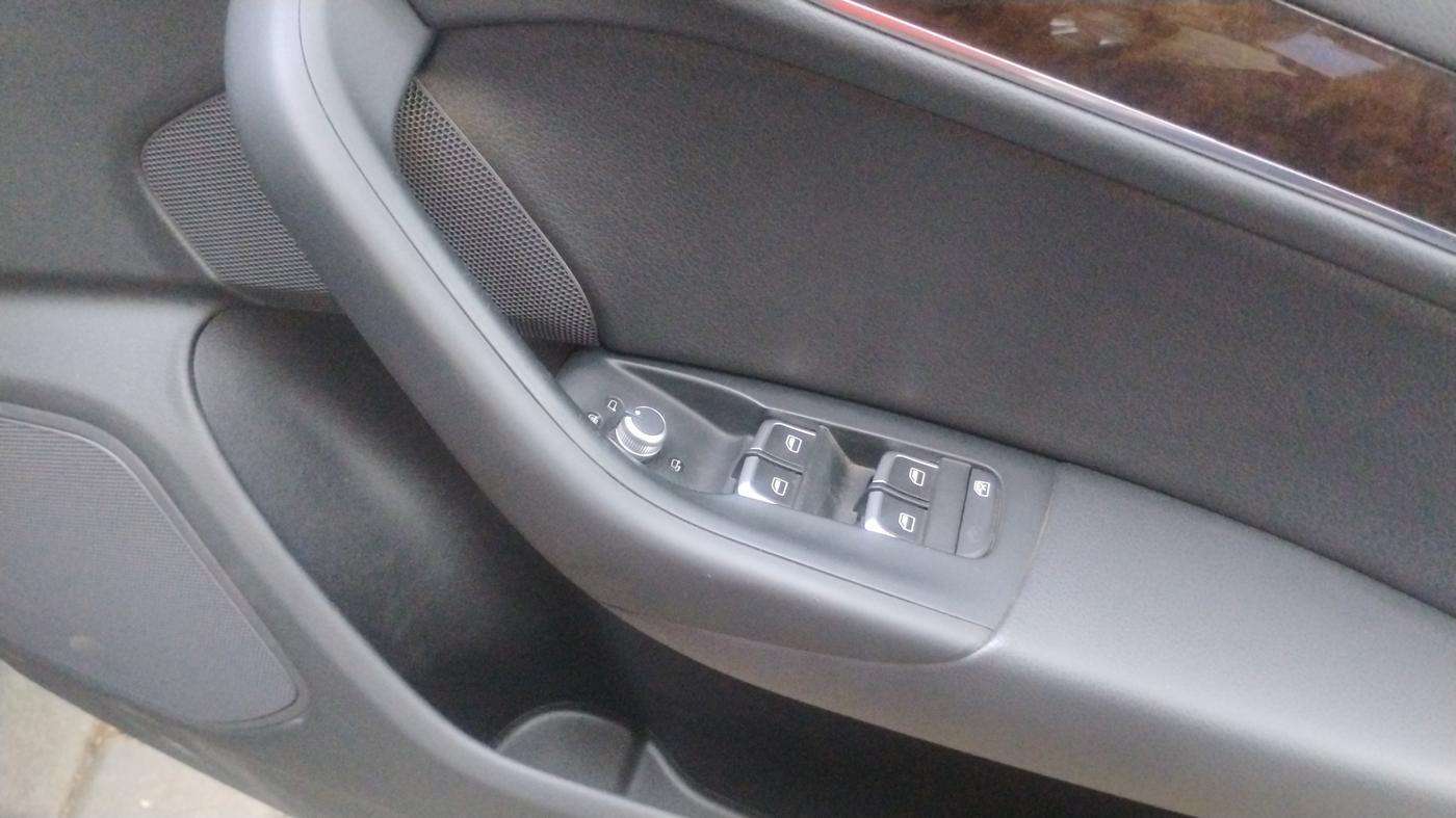 2019 Audi Q3 30 TFSI Premium, Petrol, Automatic, 29,226 km, Driver Side Door Panel Controls