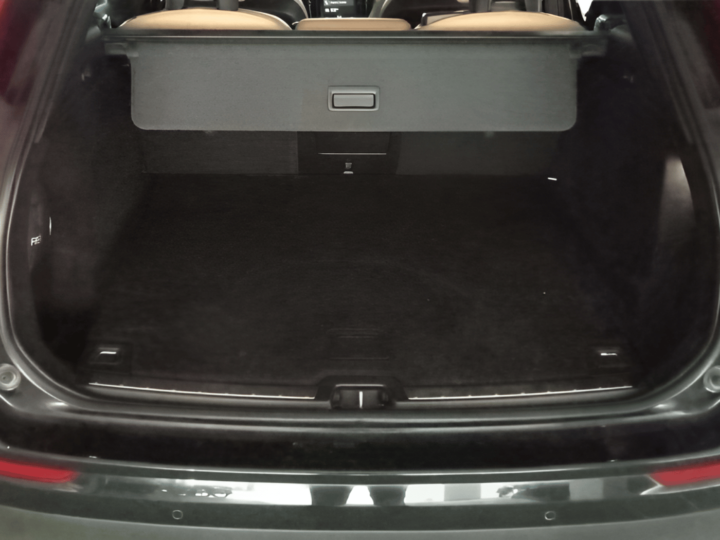 2018 Volvo XC 60 MOMENTUM, Diesel, Automatic, 60,169 km, Boot Inside