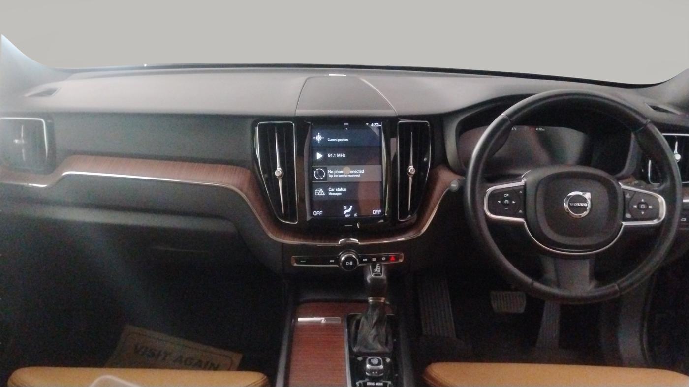 2018 Volvo XC 60 MOMENTUM, Diesel, Automatic, 60,169 km, Dashboard