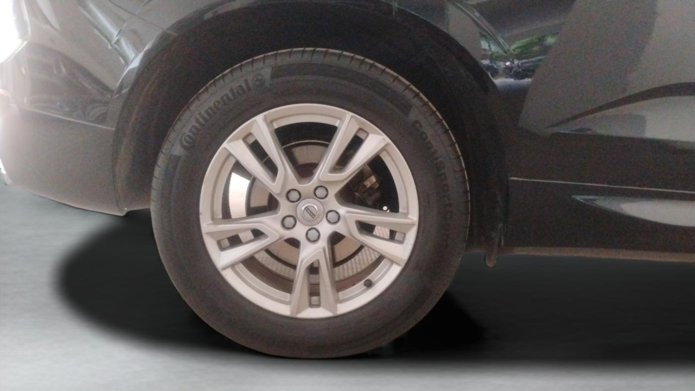 2018 Volvo XC 60 MOMENTUM, Diesel, Automatic, 60,169 km, Right Rear Wheel