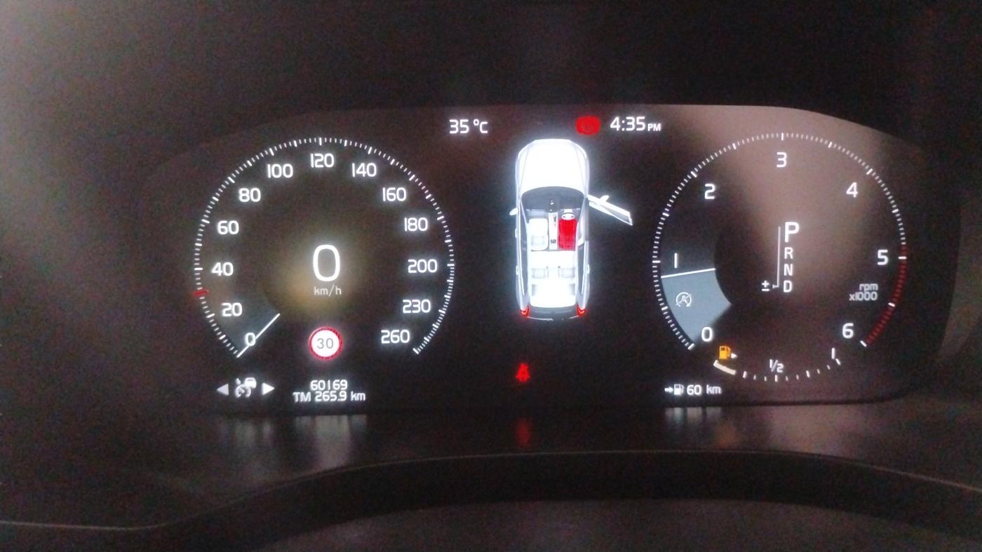 2018 Volvo XC 60 MOMENTUM, Diesel, Automatic, 60,169 km, Odometer Image