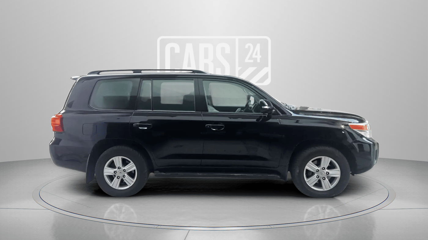 2014 Toyota Land Cruiser VX LC 200, Diesel, Automatic, 1,25,954 km, Right Side View