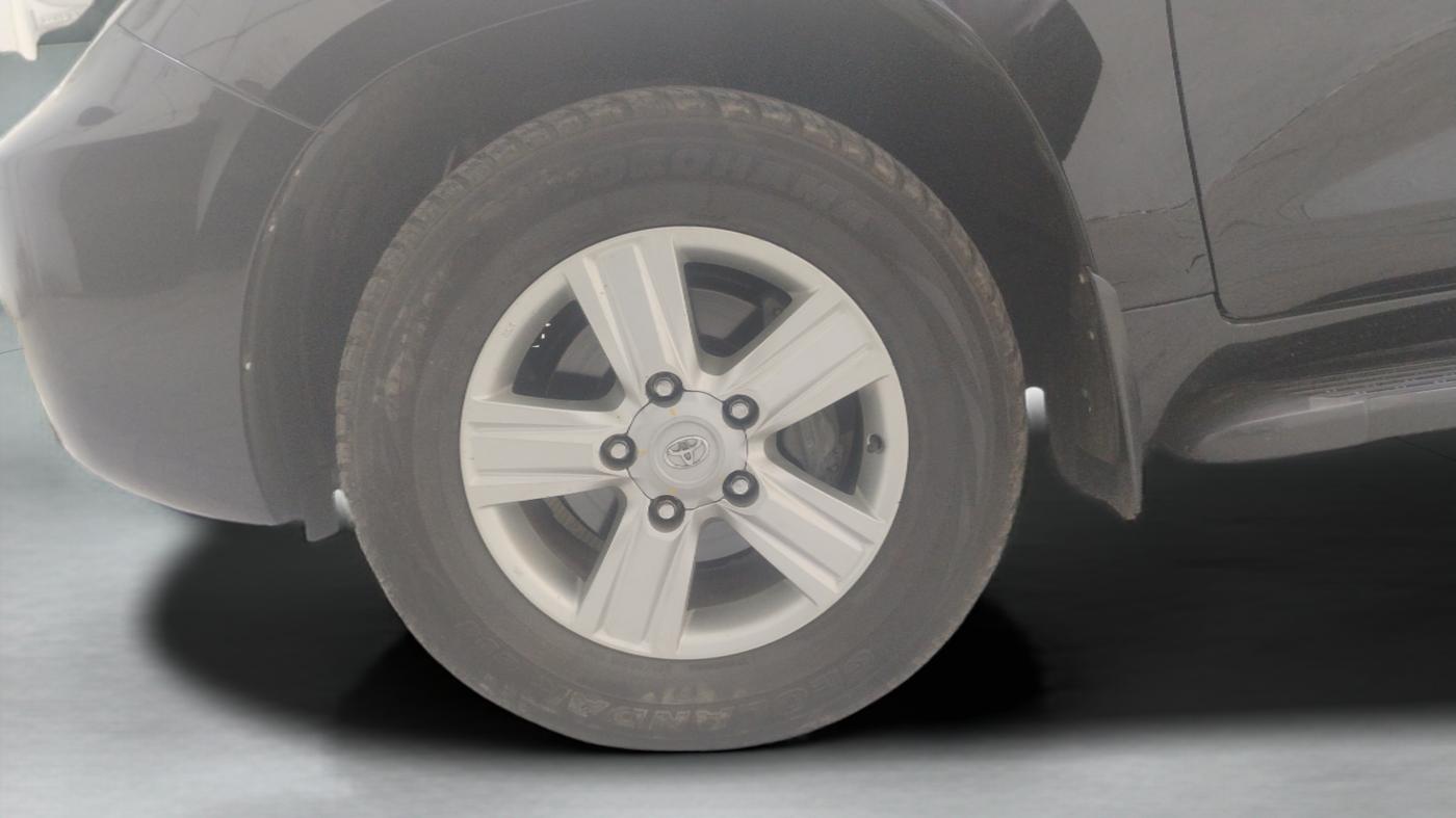 2014 Toyota Land Cruiser VX LC 200, Diesel, Automatic, 1,25,954 km, Left Front Wheel