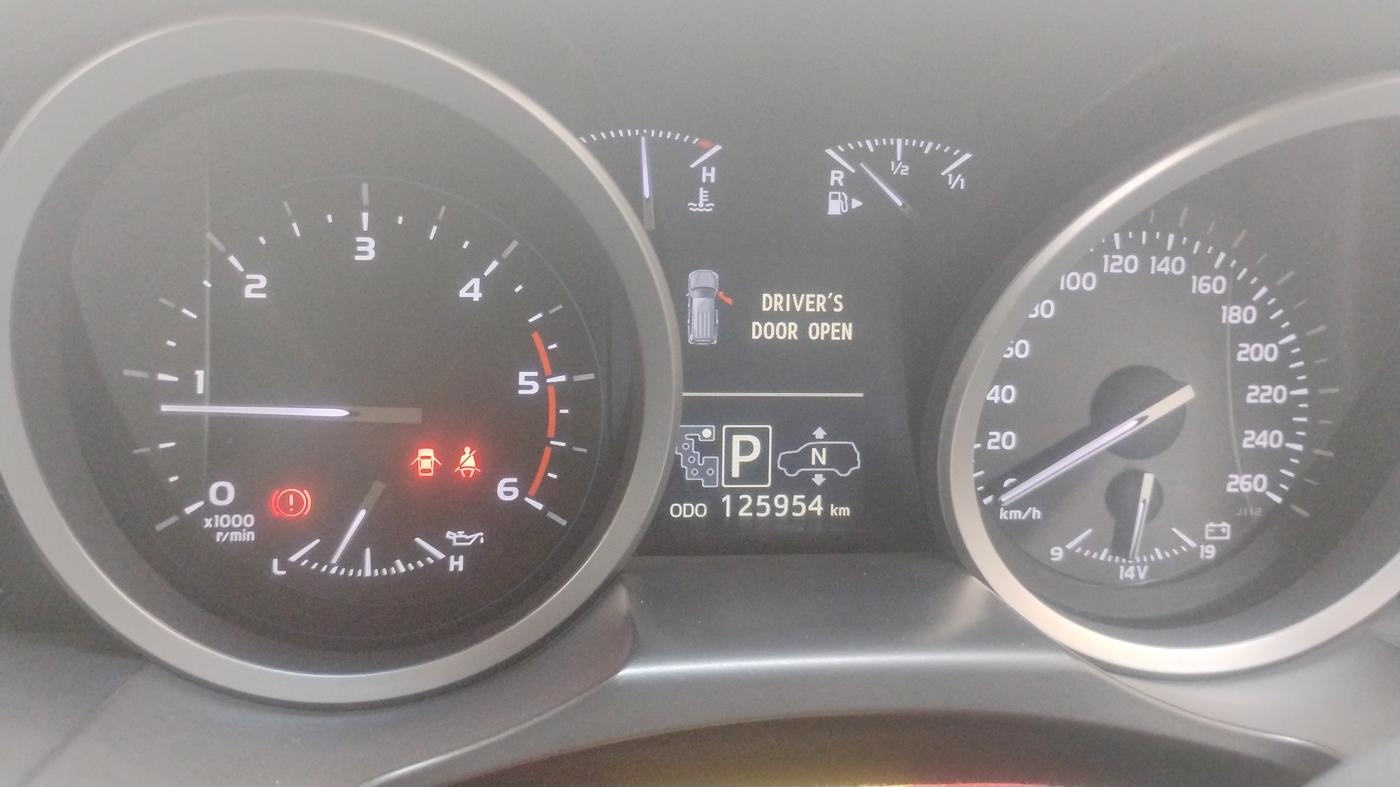 2014 Toyota Land Cruiser VX LC 200, Diesel, Automatic, 1,25,954 km, Odometer Image