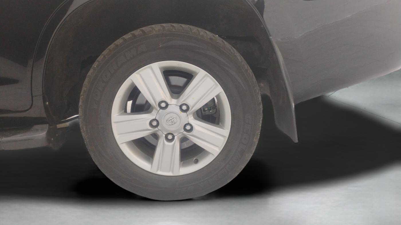 2014 Toyota Land Cruiser VX LC 200, Diesel, Automatic, 1,25,954 km, Left Rear Wheel