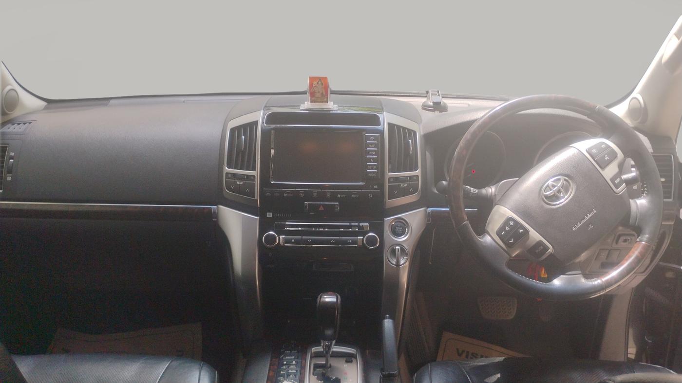 2014 Toyota Land Cruiser VX LC 200, Diesel, Automatic, 1,25,954 km, Dashboard