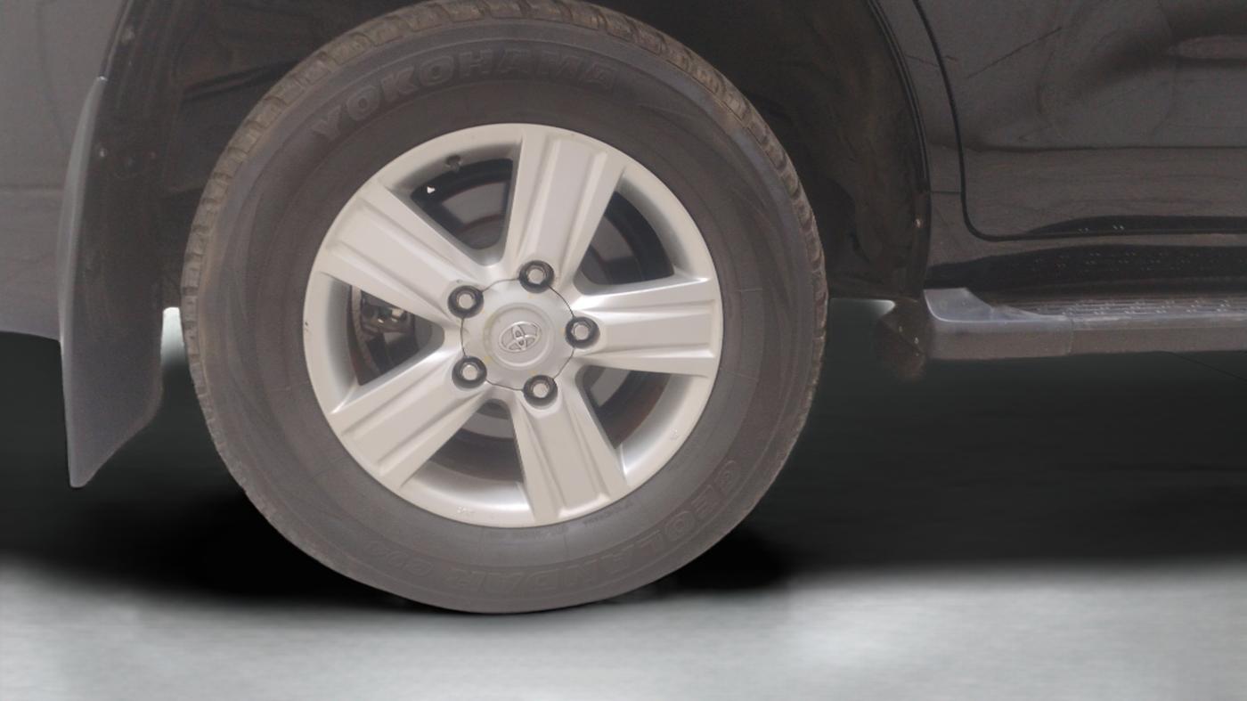 2014 Toyota Land Cruiser VX LC 200, Diesel, Automatic, 1,25,954 km, Right Rear Wheel
