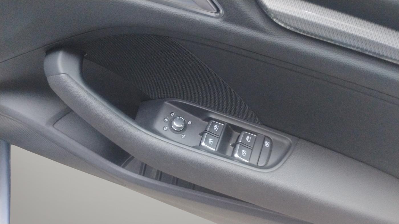 2018 Audi A3 35 TFSI TECHNOLOGY, Petrol, Automatic, 44,125 km, Driver Side Door Panel Controls