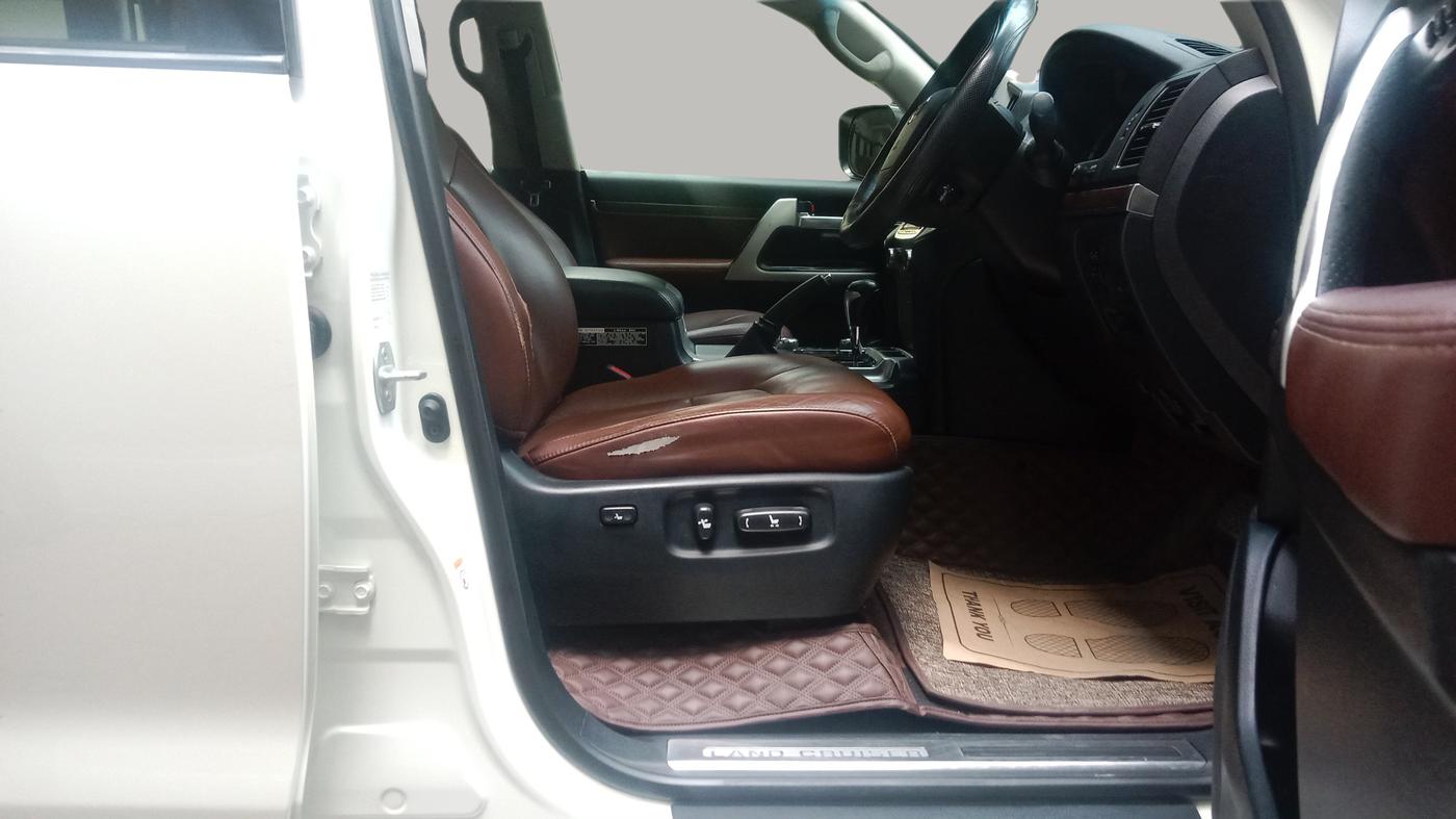 2017 Toyota Land Cruiser VX LC 200, Diesel, Automatic, 70,525 km, Right Side Front Door Cabin