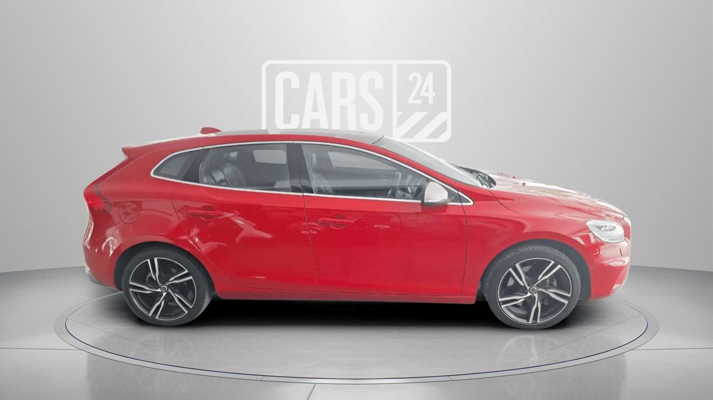 2017 Volvo V 40 D3 R design, Diesel, Automatic, 20,826 km, Right Side View