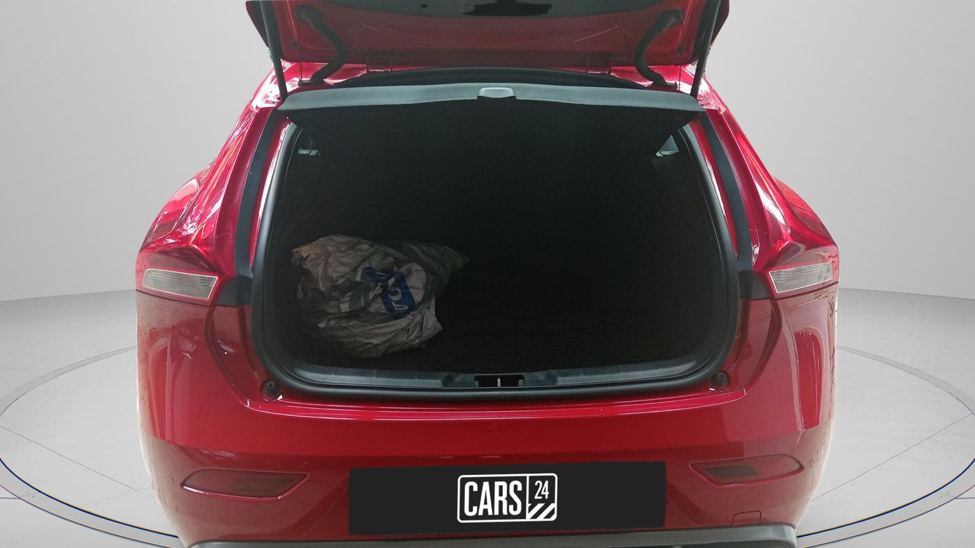 2017 Volvo V 40 D3 R design, Diesel, Automatic, 20,826 km, Boot Inside
