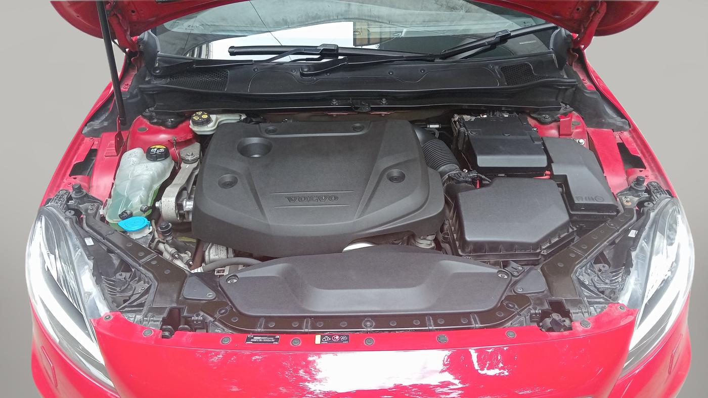 2017 Volvo V 40 D3 R design, Diesel, Automatic, 20,826 km, Open Bonnet