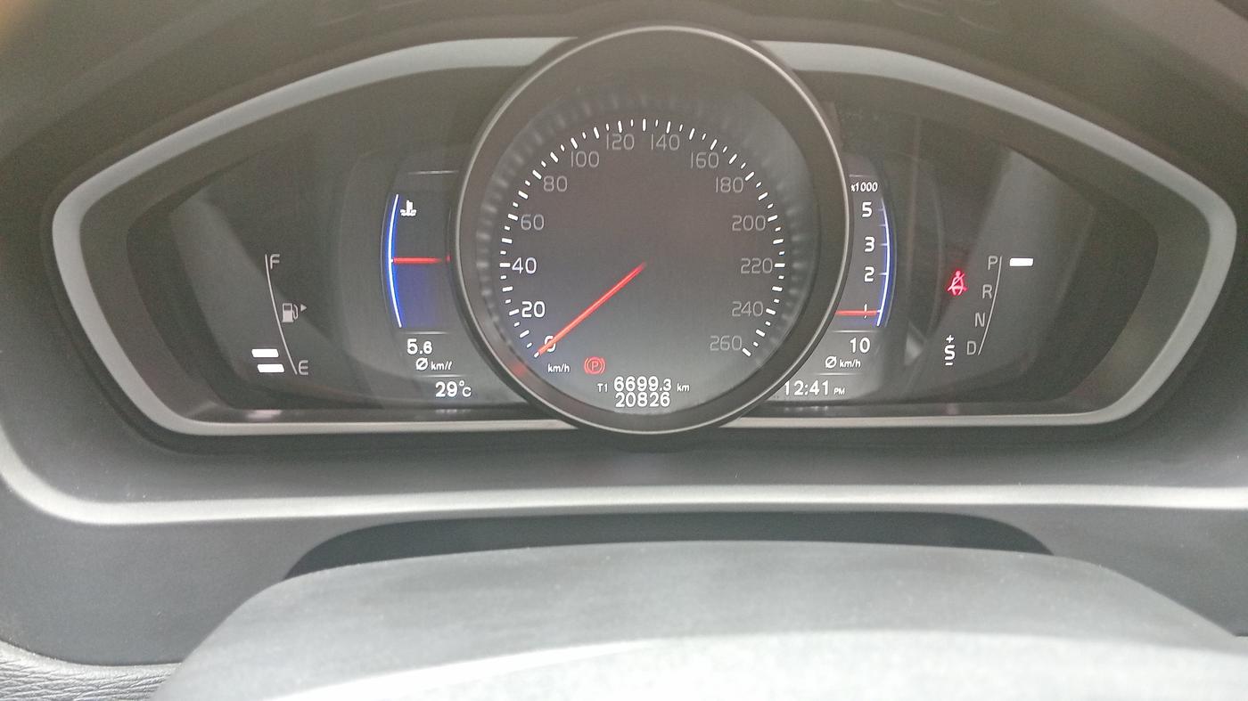 2017 Volvo V 40 D3 R design, Diesel, Automatic, 20,826 km, Odometer Image