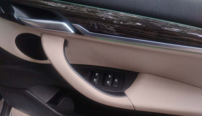 2022 BMW X1 sDrive 20d x Line, Diesel, Automatic, 26,666 km, Driver Side Door Panel Controls