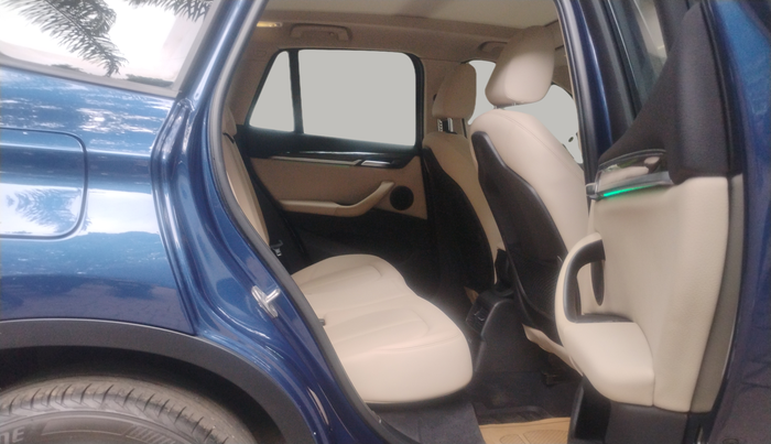 2022 BMW X1 sDrive 20d x Line, Diesel, Automatic, 26,666 km, Right Side Rear Door Cabin
