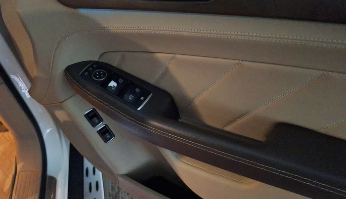 2015 Mercedes Benz GL Class 350 CDI 4Matic, Diesel, Automatic, 50,808 km, Driver Side Door Panel Controls