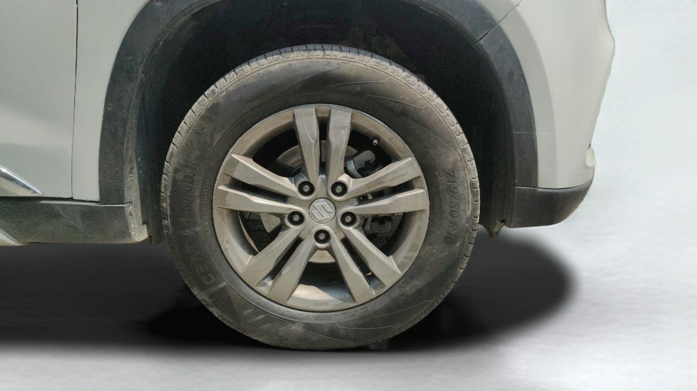 2017 Maruti Vitara Brezza ZDI, Diesel, Manual, 61,056 km, Right Front Wheel