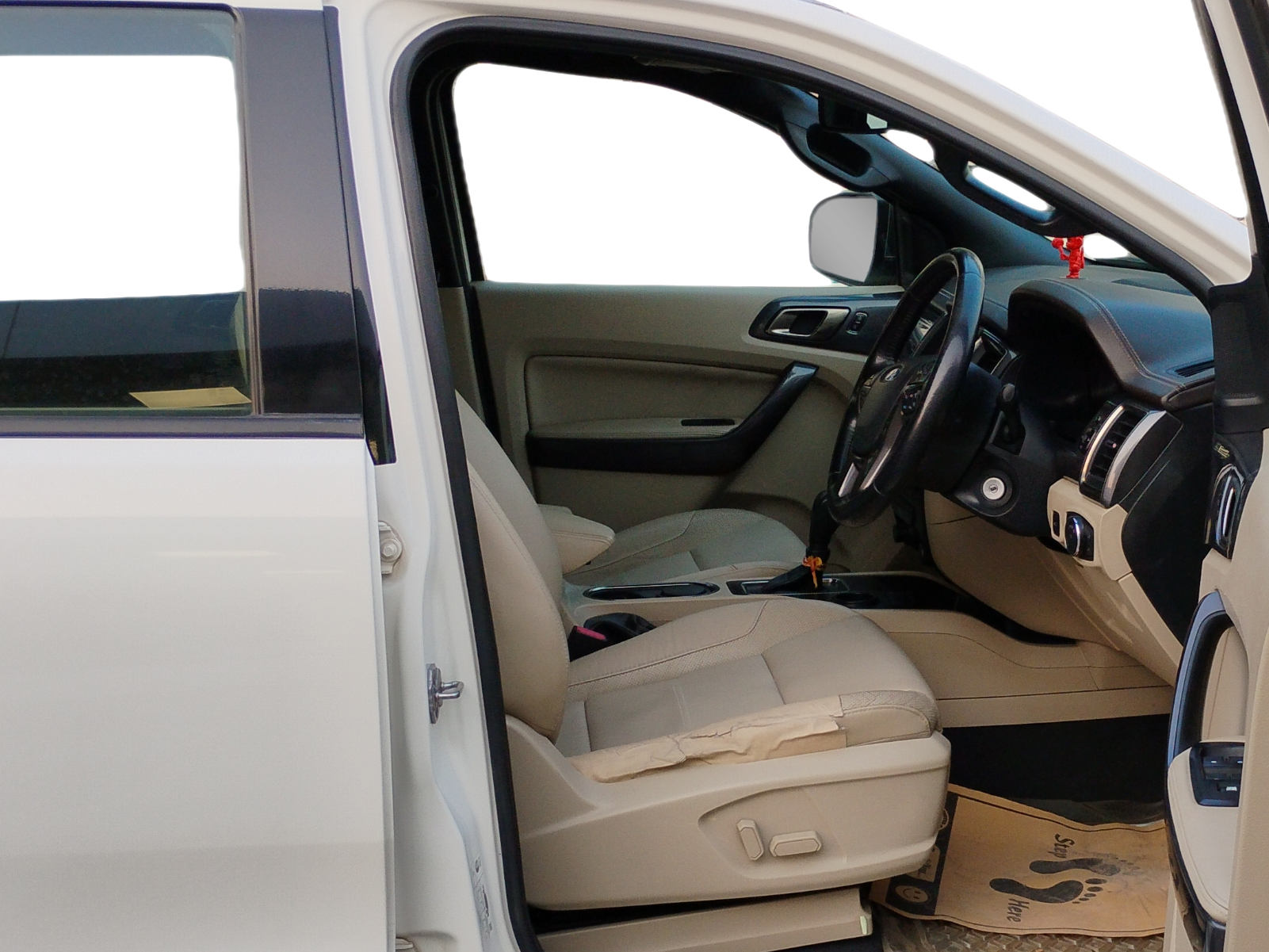 2016 Ford Endeavour TITANIUM 2.2 4X2 AT, Diesel, Automatic, 97,282 km, Right Side Front Door Cabin