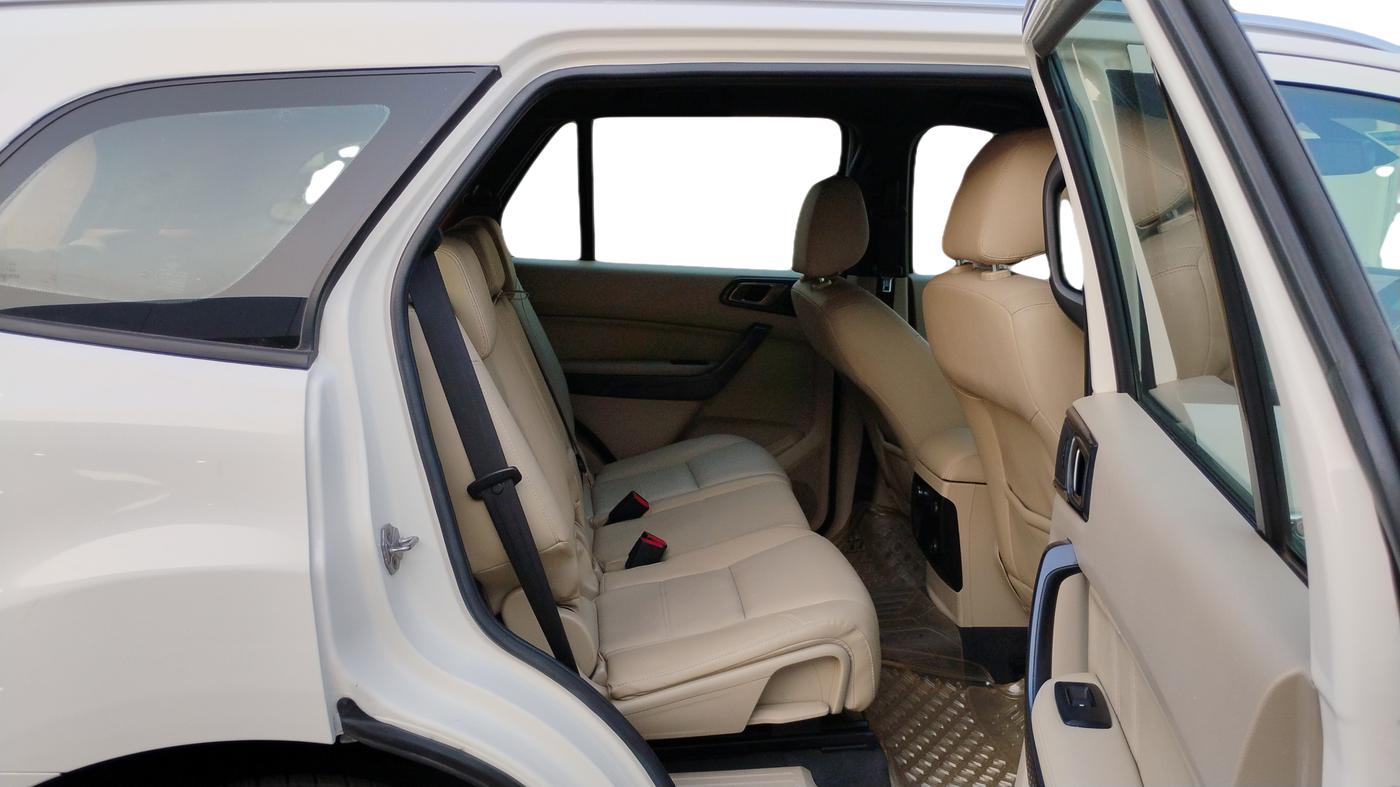 2016 Ford Endeavour TITANIUM 2.2 4X2 AT, Diesel, Automatic, 97,282 km, Right Side Rear Door Cabin