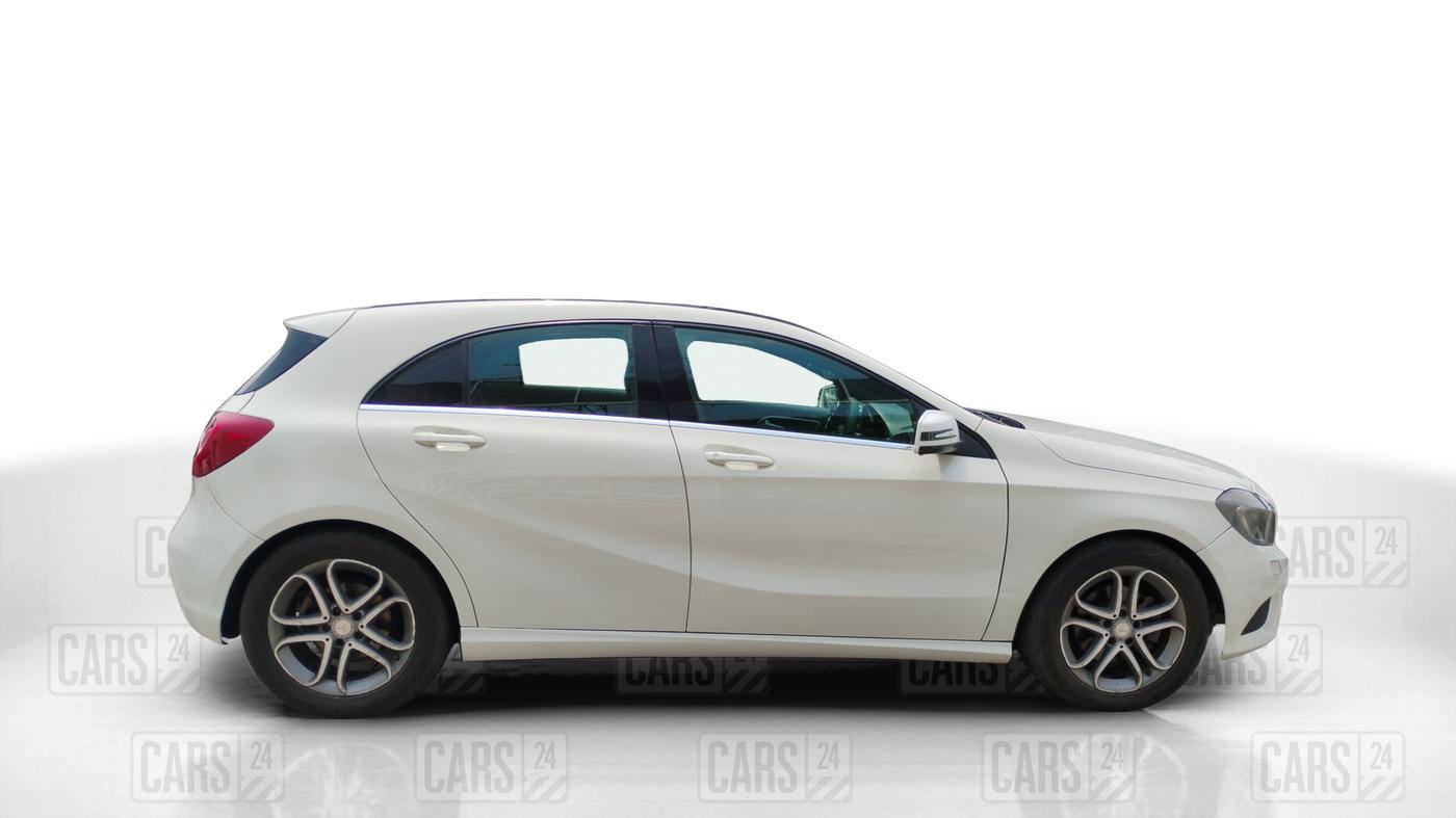 2011 Mercedes Benz A Class A180 CDI STYLE, Diesel, Automatic, 1,36,525 km, Right Side View