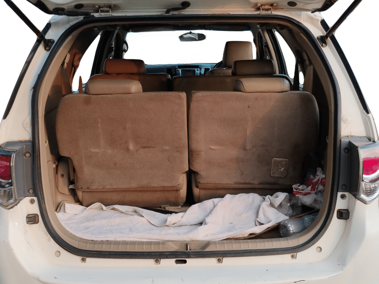 2015 Toyota Fortuner 3.0 4X2 MT, Diesel, Manual, 3,04,872 km, Boot Inside