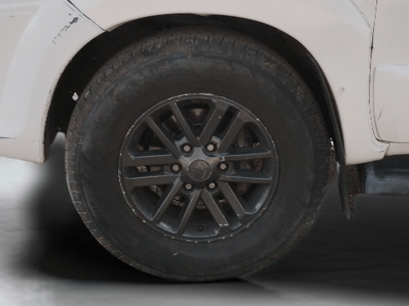 2015 Toyota Fortuner 3.0 4X2 MT, Diesel, Manual, 3,04,872 km, Left Front Wheel