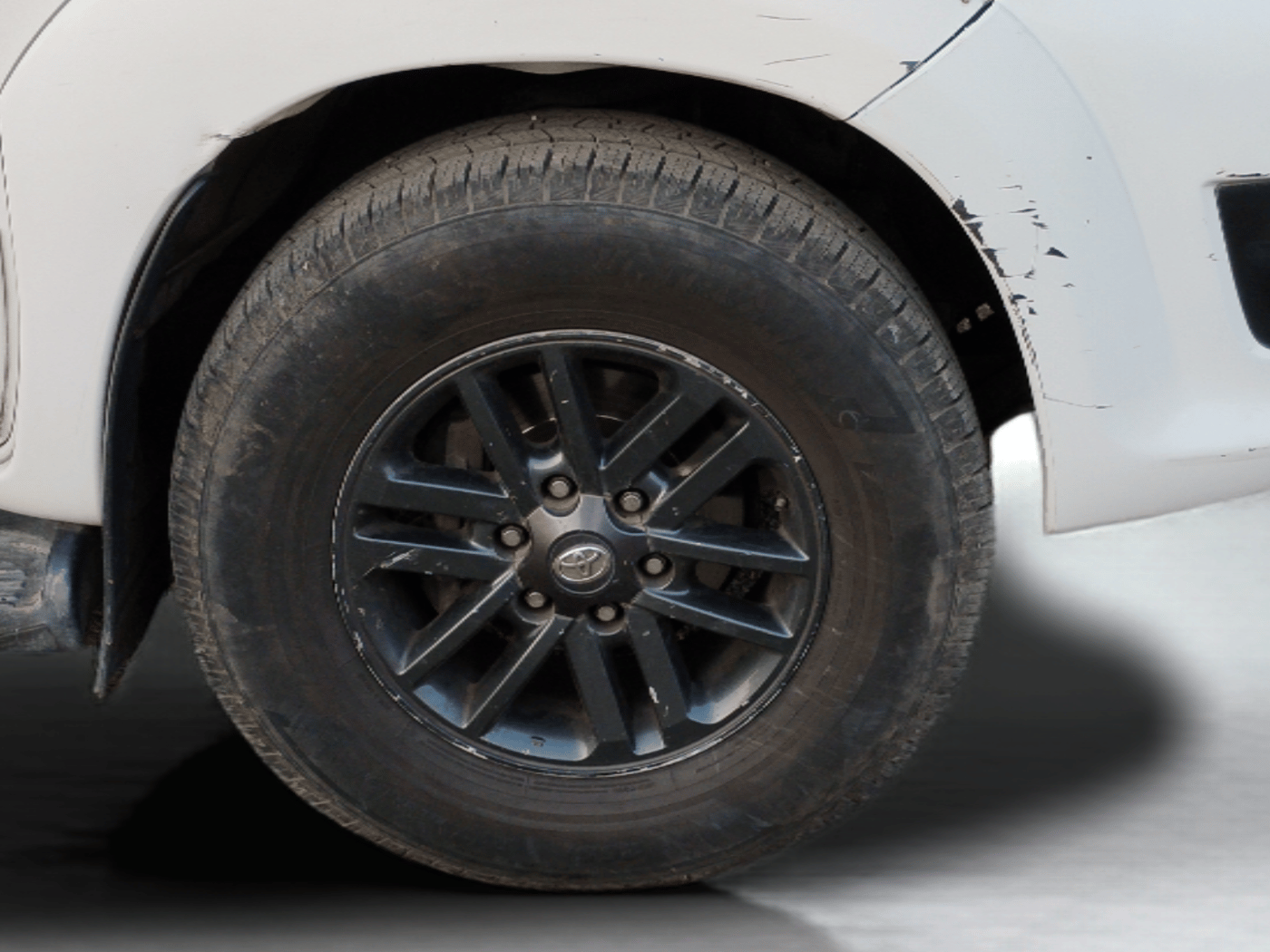 2015 Toyota Fortuner 3.0 4X2 MT, Diesel, Manual, 3,04,872 km, Right Front Wheel