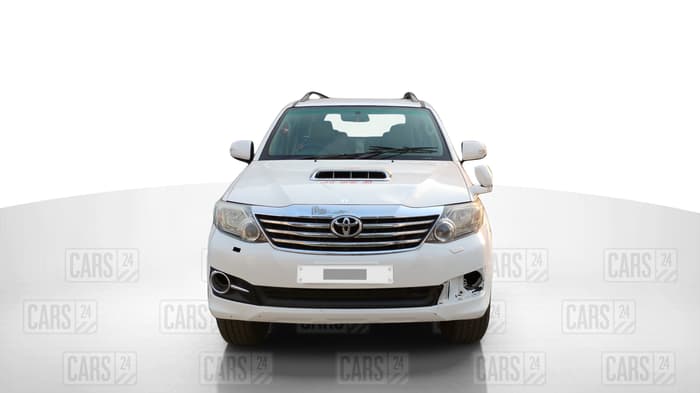 2015 Toyota Fortuner 3.0 4X2 MT, Diesel, Manual, 3,04,872 km, Front