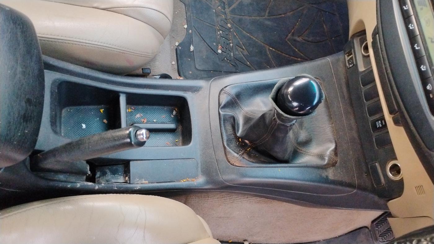 2015 Toyota Fortuner 3.0 4X2 MT, Diesel, Manual, 3,04,872 km, Gear Lever