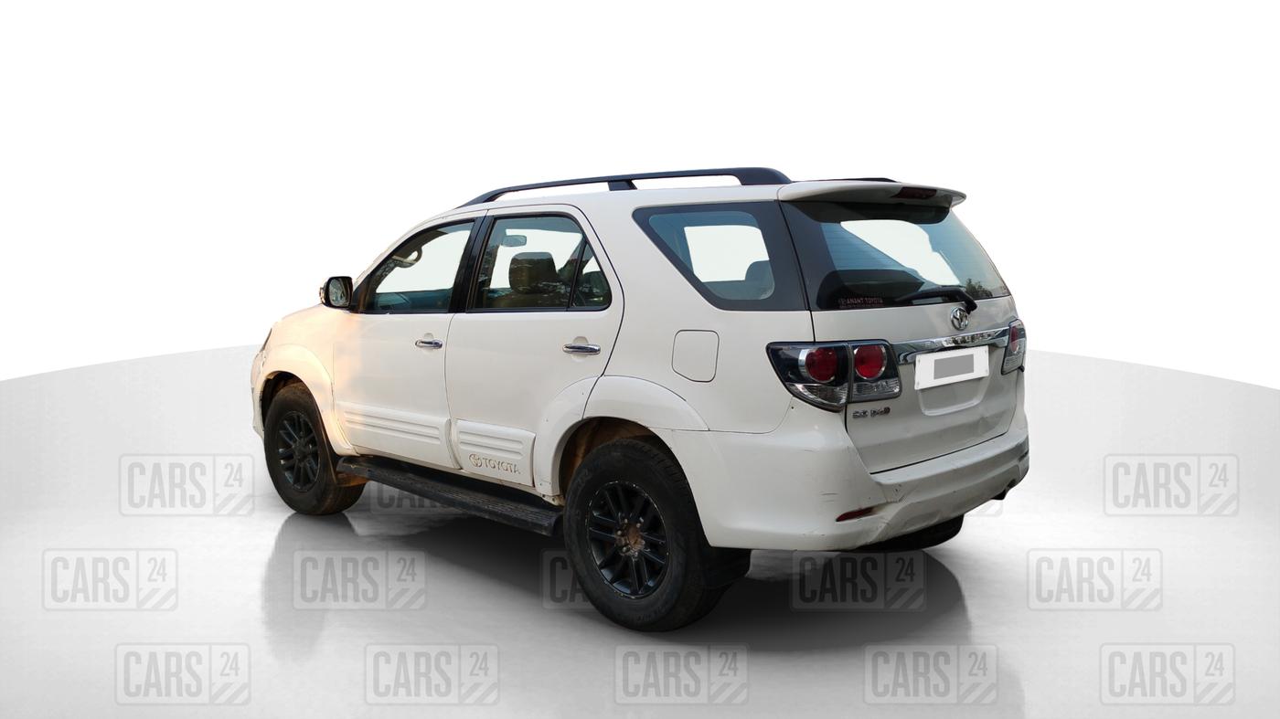 2015 Toyota Fortuner 3.0 4X2 MT, Diesel, Manual, 3,04,872 km, Left Back Diagonal