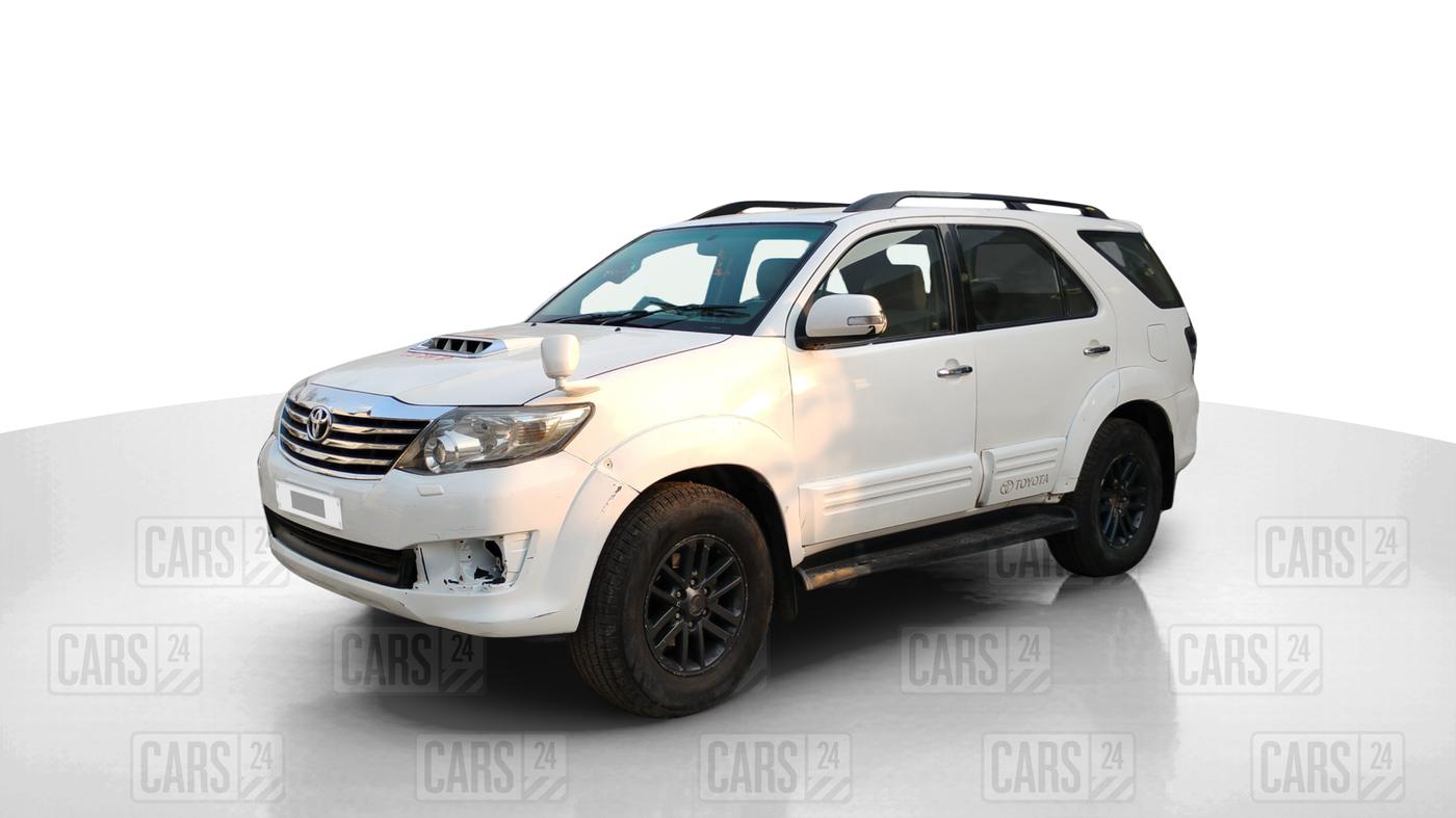 2015 Toyota Fortuner 3.0 4X2 MT, Diesel, Manual, 3,04,872 km, Left Front Diagonal