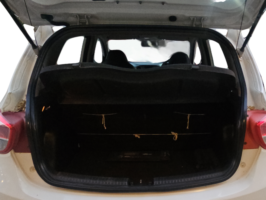 2013 Hyundai Grand i10 SPORTZ 1.1 CRDI, Diesel, Manual, 77,586 km, Boot Inside