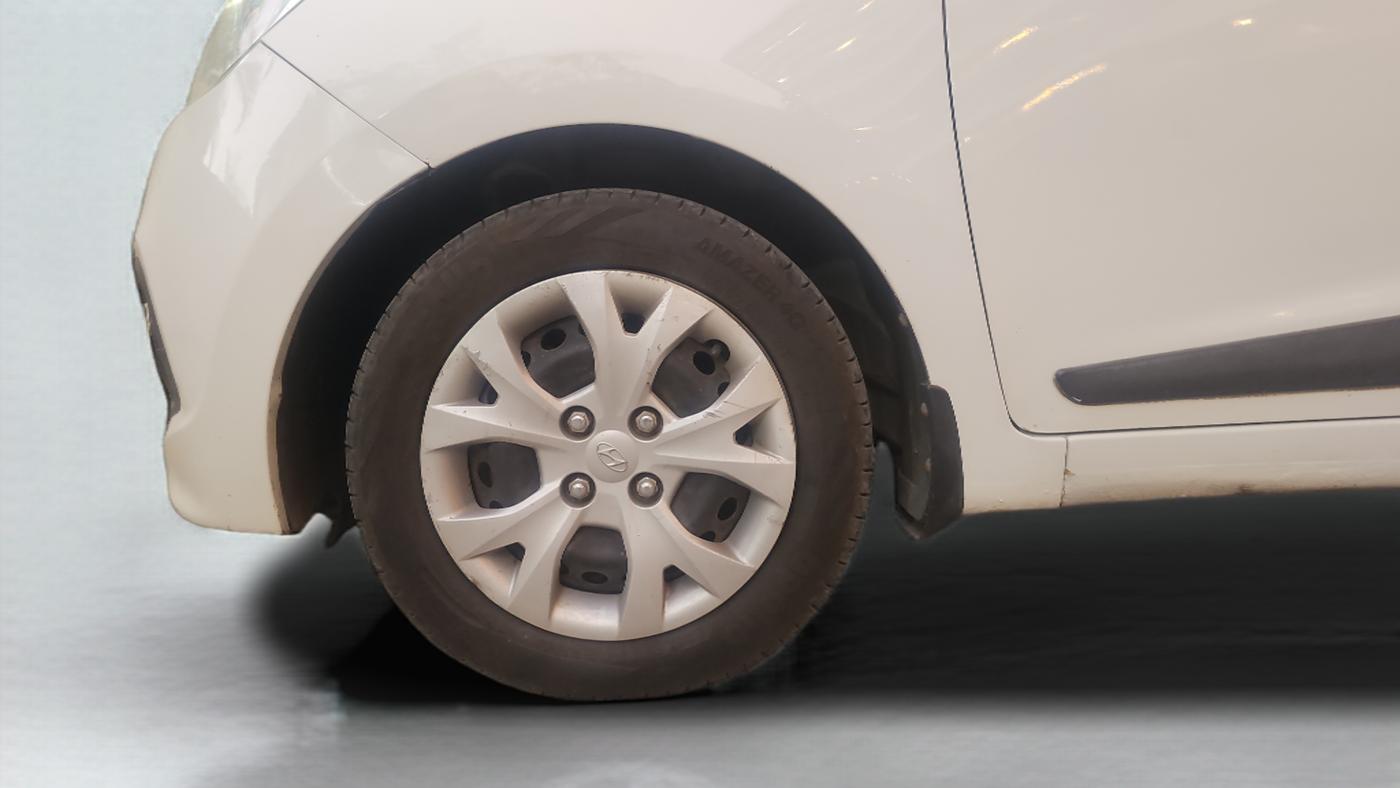 2013 Hyundai Grand i10 SPORTZ 1.1 CRDI, Diesel, Manual, 77,586 km, Left Front Wheel