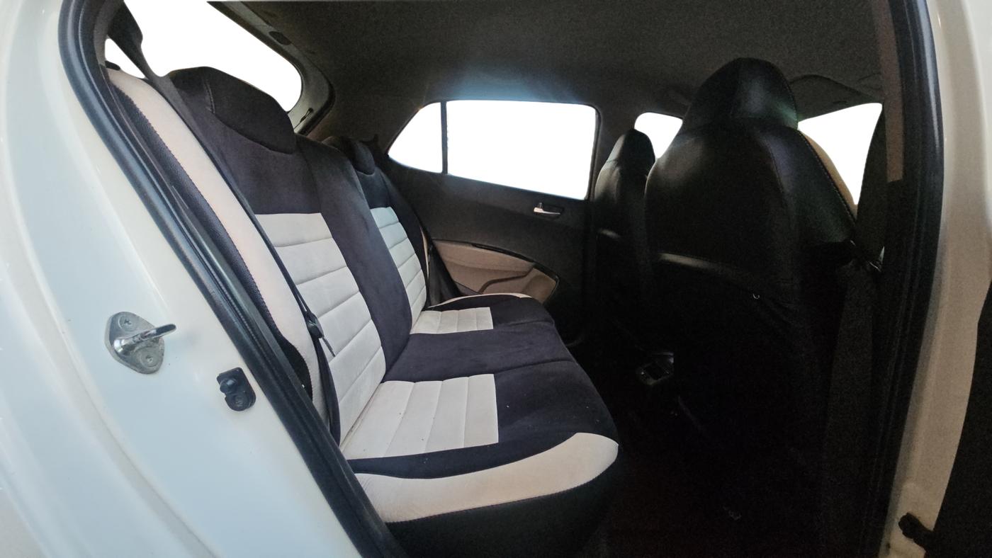 2013 Hyundai Grand i10 SPORTZ 1.1 CRDI, Diesel, Manual, 77,586 km, Right Side Rear Door Cabin
